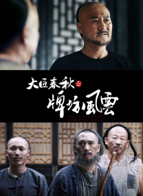 梁咏琪穿白色短裙挺着孕肚现身，修长美腿尽显，礼服胸前深V设计露出性感乳沟，准妈妈“大腹便便”也爱美。